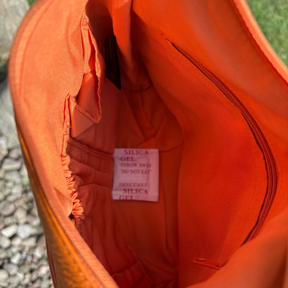 NWT Stone Mountain Vibrant Orange Shoulder Bag with adjustable Buckle Strap - Picture 8 of 9